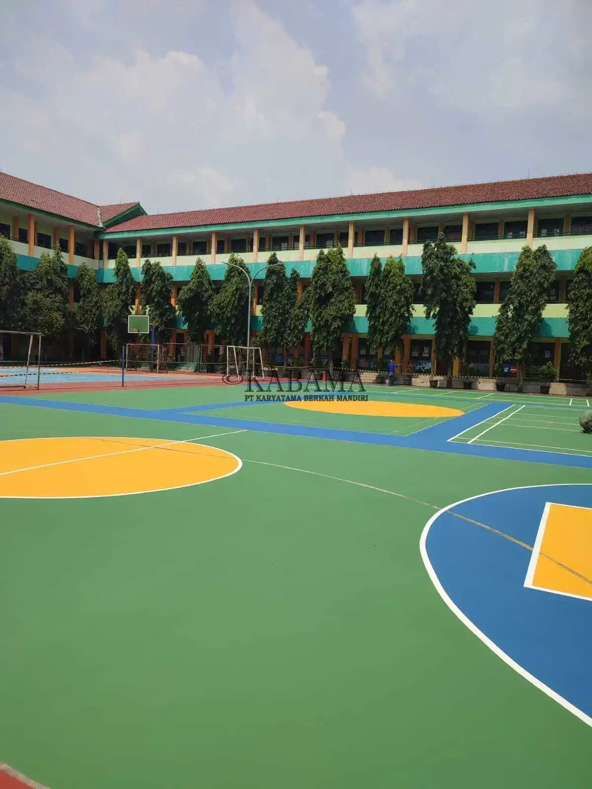 Dokumentasi proyek cat lapangan olahraga