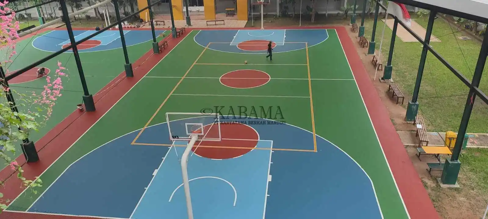 Dokumentasi proyek pengecatan lapangan olahraga