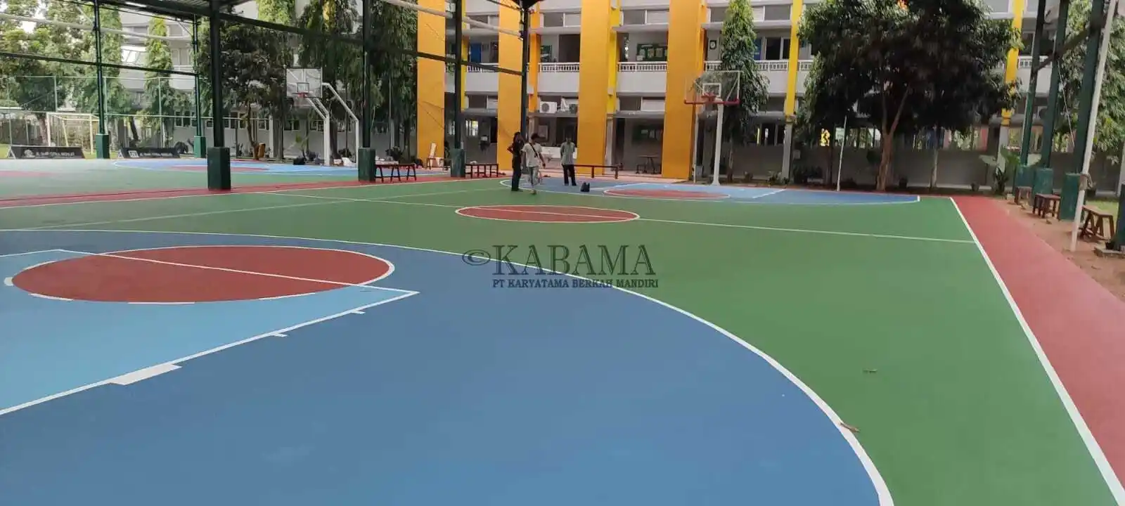 Dokumentasi proyek pengecatan lapangan olahraga