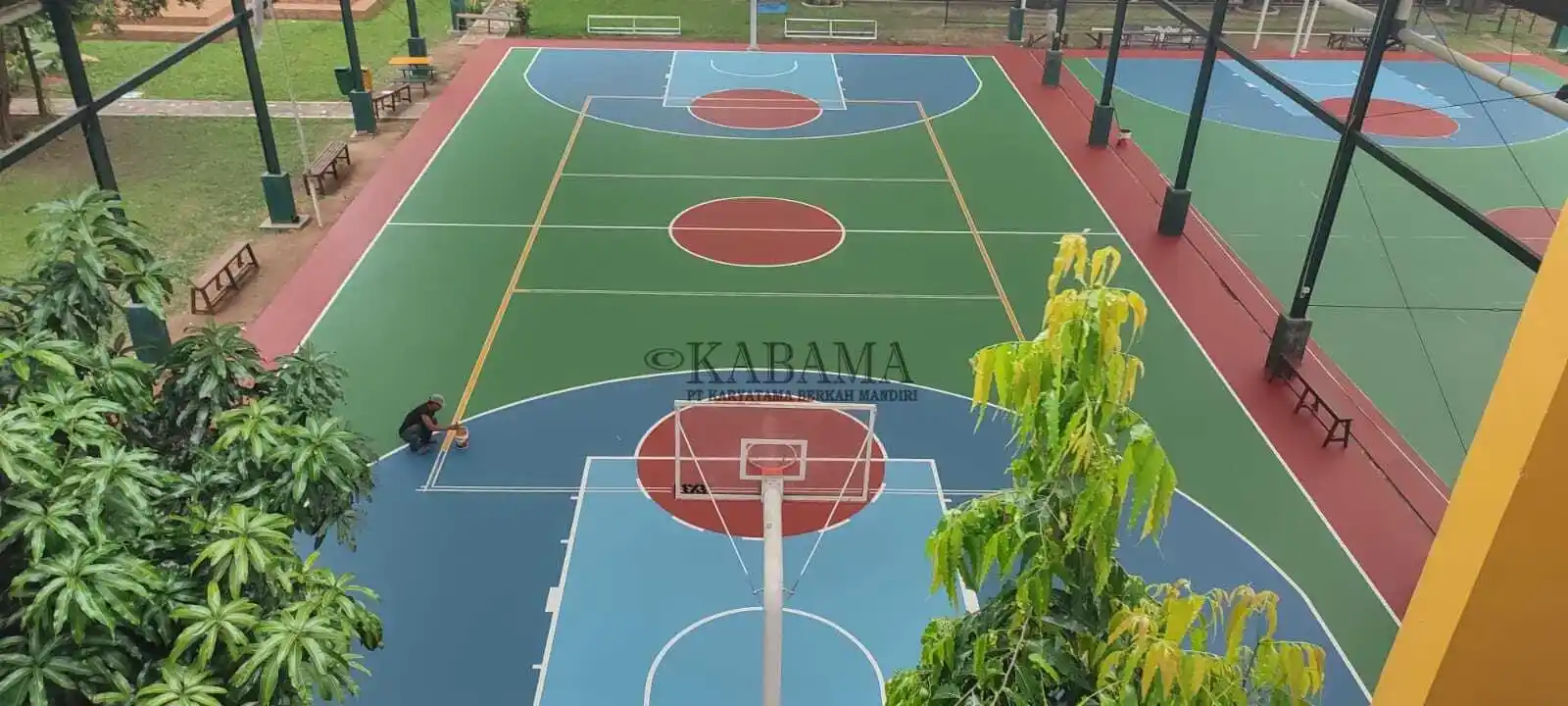Dokumentasi proyek pengecatan lapangan olahraga
