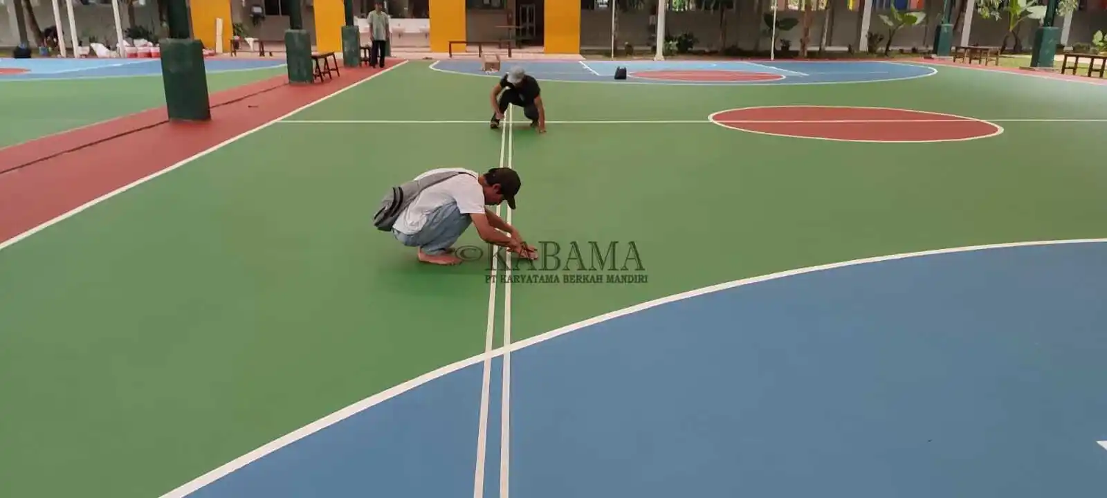 Dokumentasi proyek pengecatan lapangan olahraga
